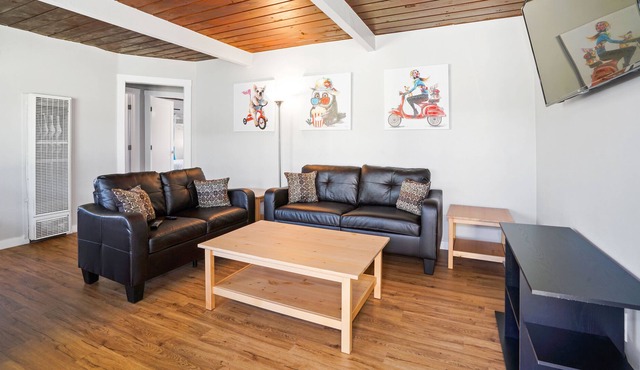 2 Bed 1 bath apt 5 Minutes to Downtown San Diego apt # 2