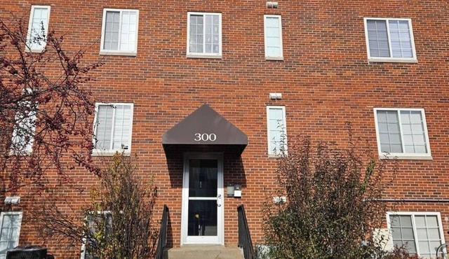 2 Bed 1 Bath Basement Apt 13 Minute Walk to Kinnick Stadium and UI West Campus