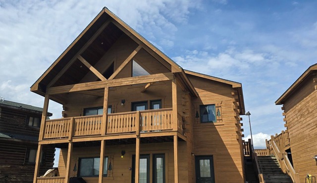 2 Bed 1 Bath Cabin Near Jellystone/Three Bears Resort in Warrens, WI- Unit B