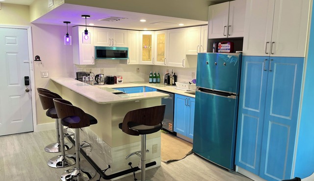 2 Bed/1 Bath Condo 2 blocks from Fort Lauderdale Beach