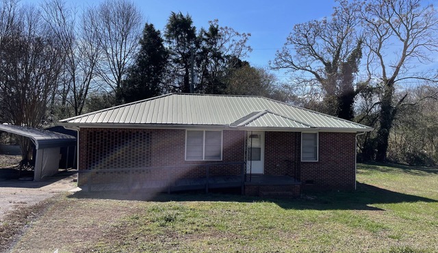 2 Bed 1 Bath Cottage, Full Kitchen, 20 min to Athens or Commerce