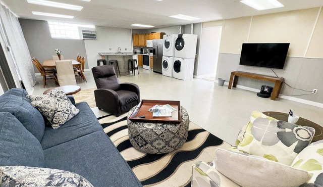 2 Bed, 1 Bath Ranch Style, Ground Floor Unit, Sleeps 6, Newly Renovated!