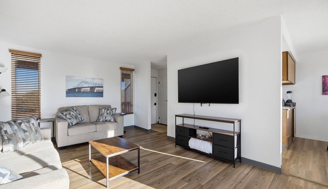 2 Bed, 1 Bath-sleeps 6, pets allowed-Central Location in Cul de Sac