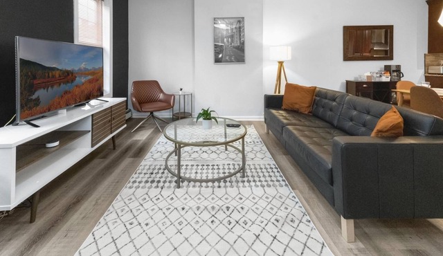 2 bed/1 bath Work from home Oasis NYC Getaway w/Backyard