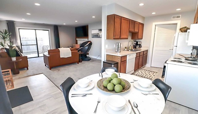 2 Bed,1Bath Massage Chair 5 Guests - South Lincoln