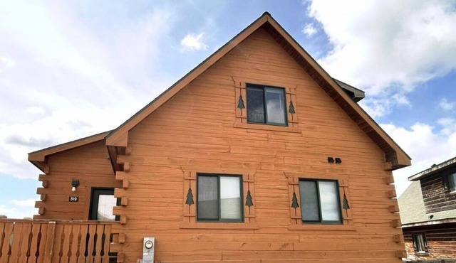 2-Bed 2.5 Bath Cabin Near Jellystone/Three Bears Resort in Warrens, WI- Unit A