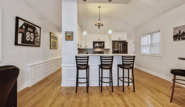 2-Bed 2-Bath Apt - Close to UC w/Free Parking