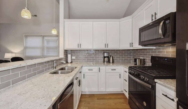 2-Bed 2-Bath Apt | close to UC w/Free Parking