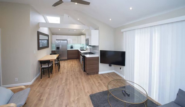 2 Bed/2 Bath & Central AC Apartment+Sports TV .