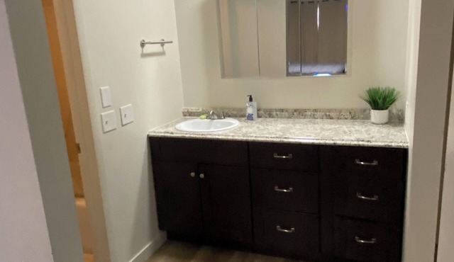 2-bed 2-bath family friendly apt in lovely Green River will sleep 7.