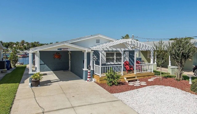 2 BED 2 Bath HOME ON A DEEP WATER CANAL, HEATED POOL, SUPs and KAYAKS