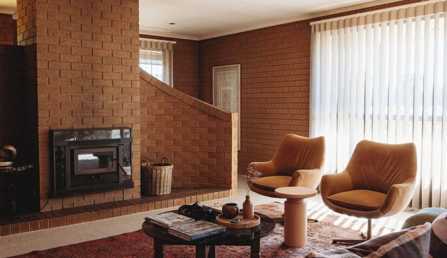 2 bed + 2 bath home with quirky bones + paddock views located in town.