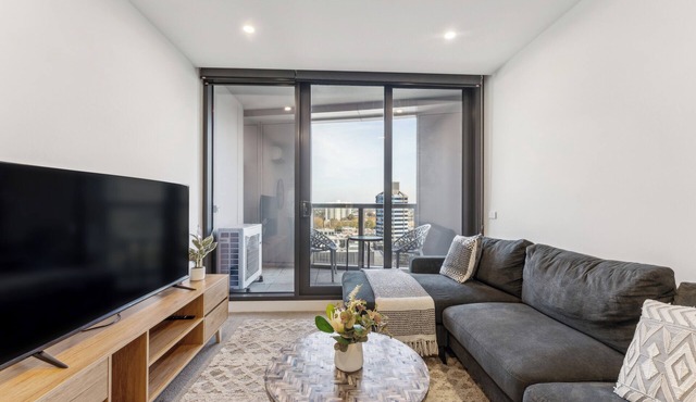 2-Bed 2-Bath Kings Domain: Your Southbank Hidden Gem