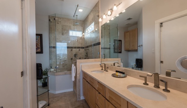 2 bed 2 bath modern apt. right in Central Austin