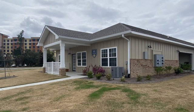 2 bed, 2 bath new Cottage with beautiful amenities.