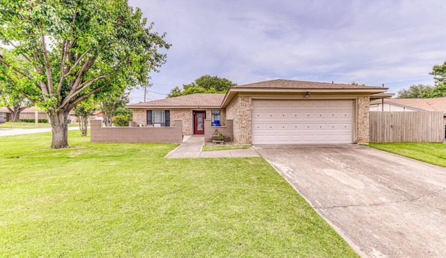 2 Bed ,2 bath private home with hotub & fire pit FortWorth,TCU,Stockyards,Rodeo