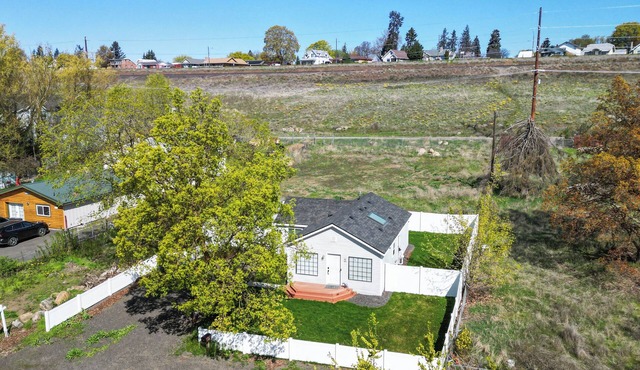 2 Bed 2 Bath Riveside Retreat