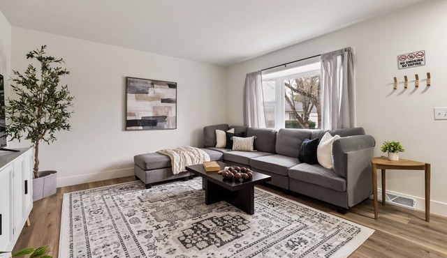 2 Bed 2 Bath Side of Duplex