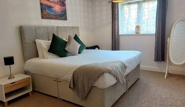 2 bed, 2 bath Stylish Bungalow in Symonds Yat for Long Stays Sleeps 5