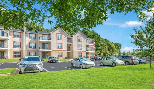 2 bed/2 Full Bath+Washer and Dryer and Com Kitchen