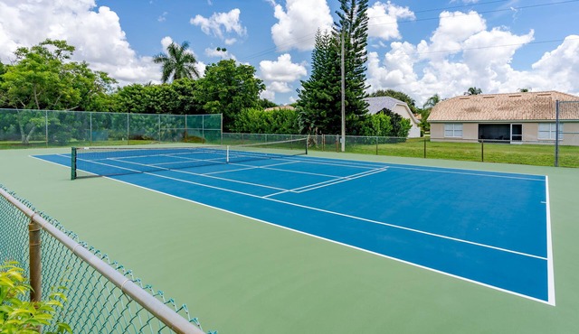2 bed/2bath condo 3 miles from downtown Naples