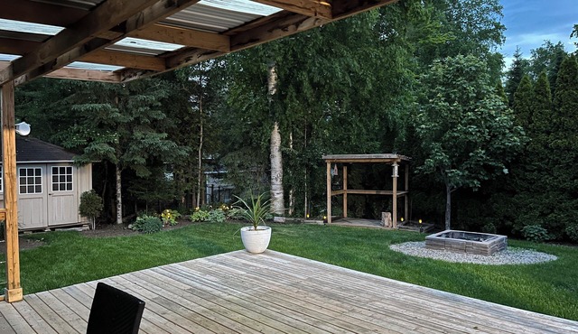 2 Bed Apartment-300m to the private beach, 25 minutes to the Blue Mountain