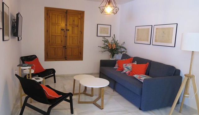 2-bed Apartment close to Historic Centre with Rooftop Terrace & Wi-Fi