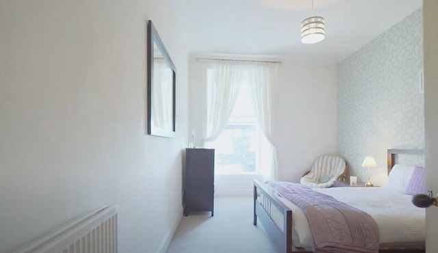 2 Bed Apartment close to Glasgow Airport, RAH Hospital and University.