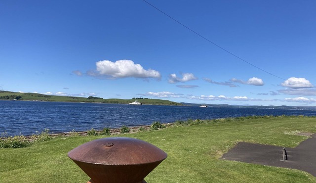 2 Bed apartment, great location, free parking