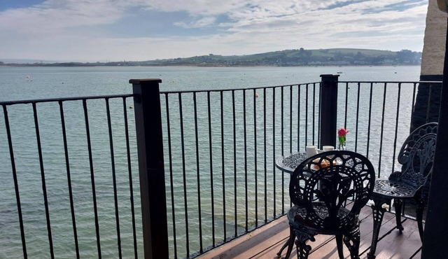 2 Bed apartment in a fantastic waterfront setting