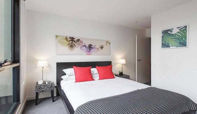 2 bed apartment in trendy Collingwood