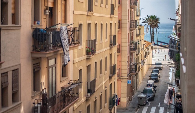2 bed apartment in Barceloneta steps from the beach