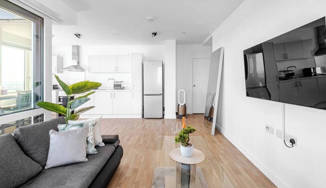 2-Bed Apartment In East London