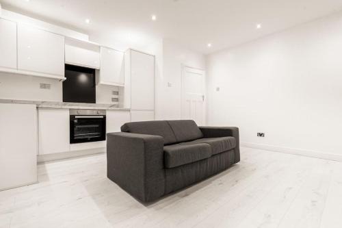 2 Bed Apartment In Wembley, Ealing, London