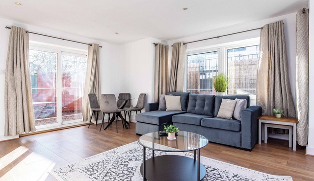 2 Bed Apartment Near Trent Bridge and City Ground