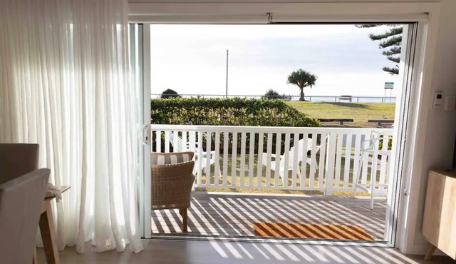 2 Bed apartment opposite the beach