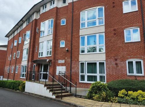 2 Bed Apartment - Sleeps 5 - Pets - Parking - Wifi