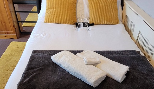 2-bed Apartment, Sleeps 4,on-site Parking