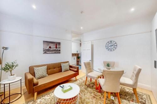 2 Bed Apartment Twickenham Parking WiFi