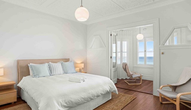 2-Bed Apartment with Stunning Bondi Beach Views