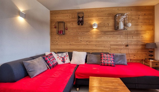 2-bed apt, 6-7 guests, slopeside at Morillon 1100