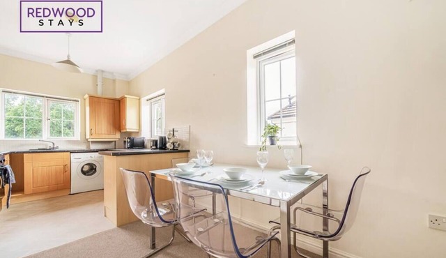 2 Bed Apt, Business and Contractors, FREE Parking