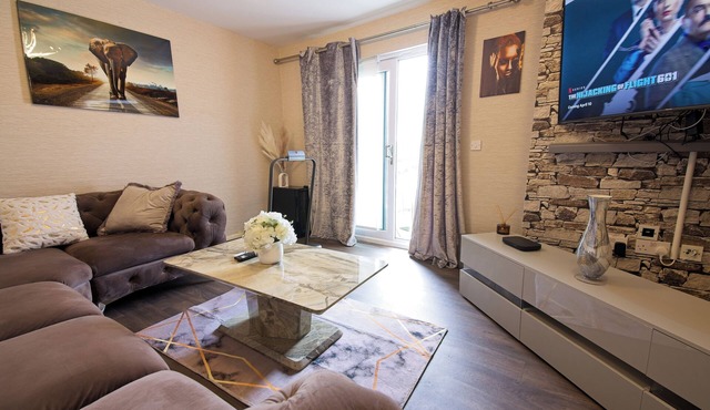 2 Bed Apt - Free Parking - Close to City Centre