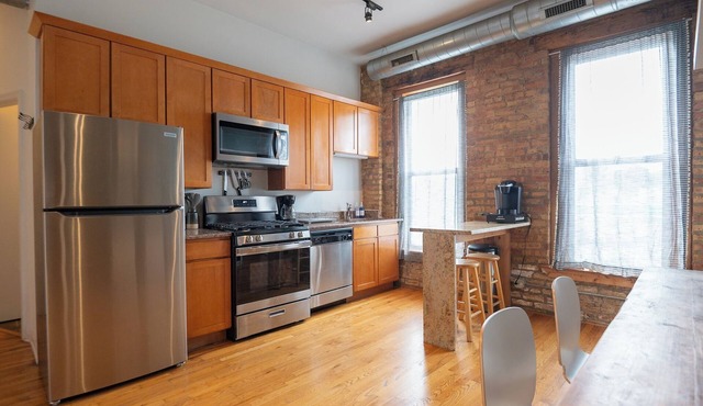 2 Bed Apt in Heart of Logan !