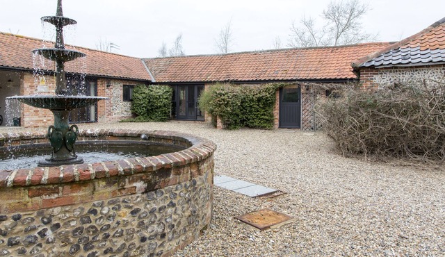2 Bed Barn Holiday Cottage on the border of Suffolk and Norfolk