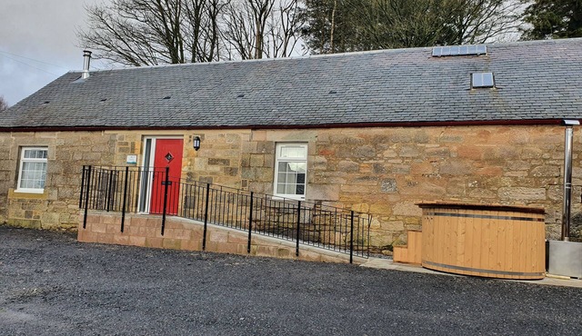2-Bed Barn, Hot Tub & Pet Friendly near Muirkirk