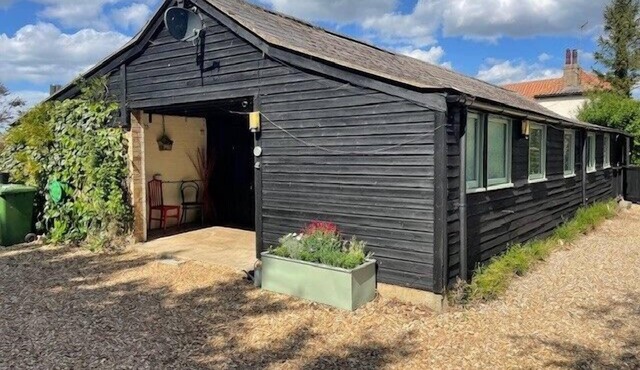 2 Bed Barn - Sleeps 4 - Pets - Parking - Wifi