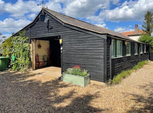 2 Bed Barn - Sleeps 4 - Pets - Parking - Wifi