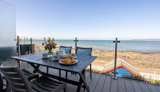 2 Bed Beach House in a fantastic sea front setting