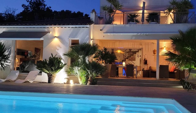 2 BED & BREAKFAST ROOMS with private SWIMMING POOL in VILLA in Salon de Provence